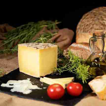 Queso Añejo de Oveja de Cueva de Quesería La Abuela
